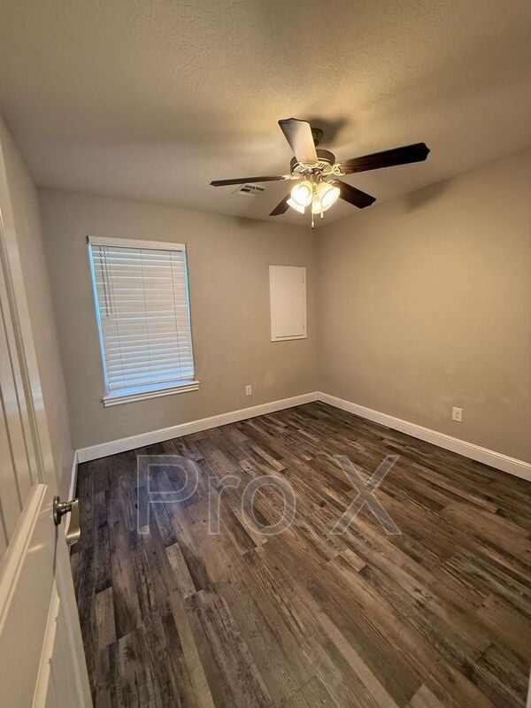 Building Photo - 1414 E 6th St