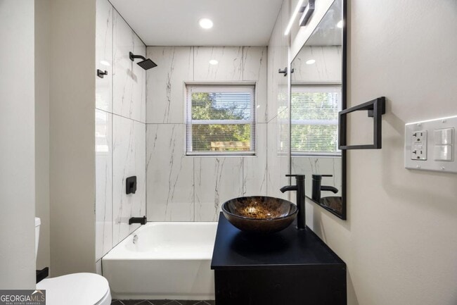 Building Photo - 2555 Flagstone Dr SE