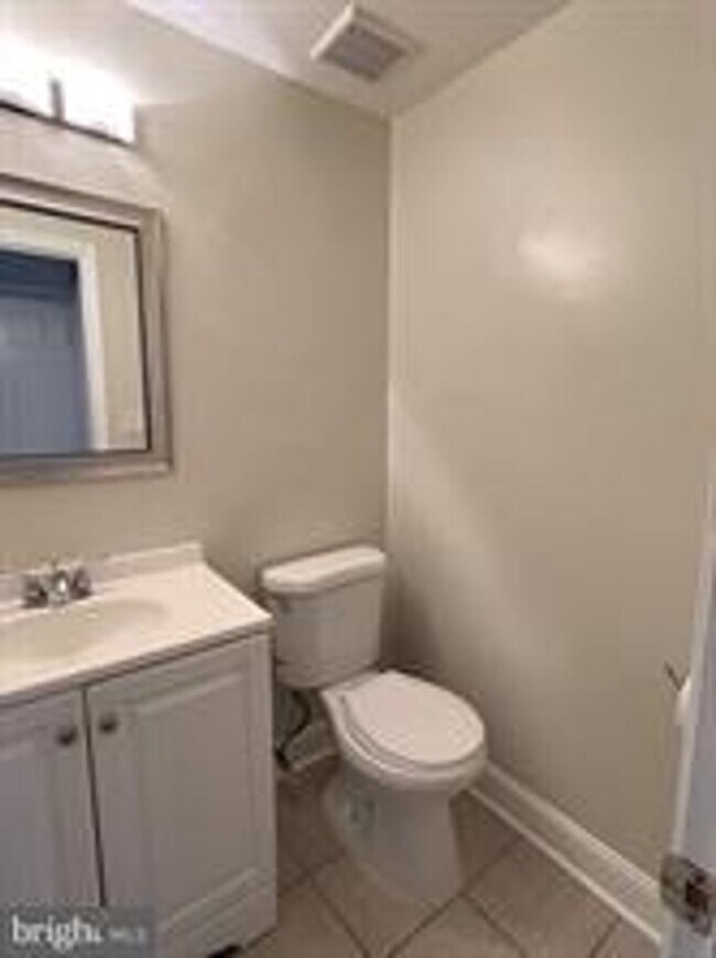 Building Photo - CHARMING BRICK COLONIAL HOME IN ROCKVILLE, CLOSE TO METRO AND ROCKVILLE TOWN CENTER