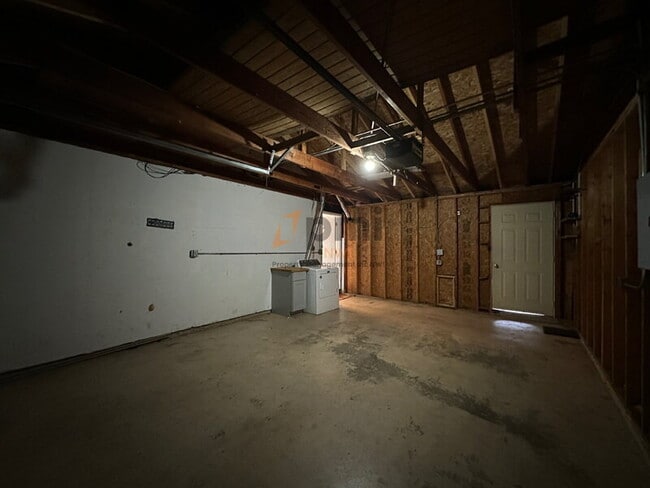 Building Photo - 7752 Beech Ave