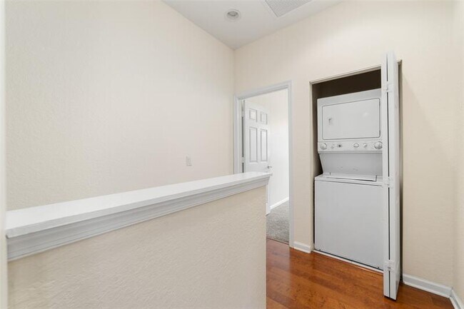 Building Photo - 463 School House Rd