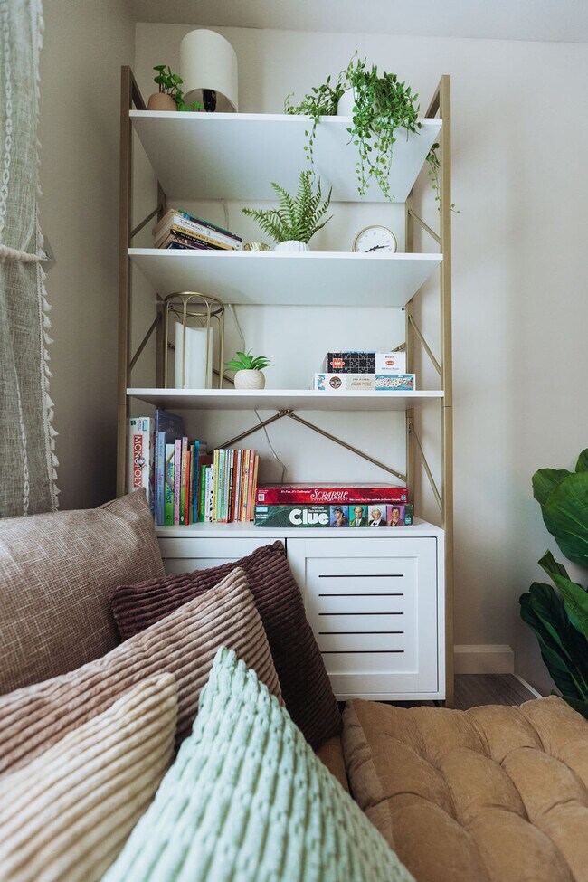 Building Photo - 308 Lamont St