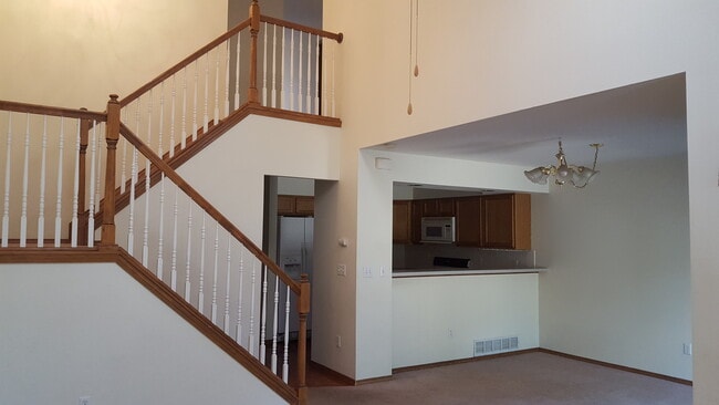 Building Photo - Nice 3 bedroom, 2 1/2 bath Townhome in North Colorado Springs