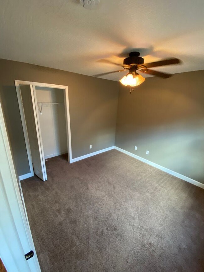 Building Photo - ~*~Gorgeous 2 Bedroom 2 Bathroom Duplex~*~