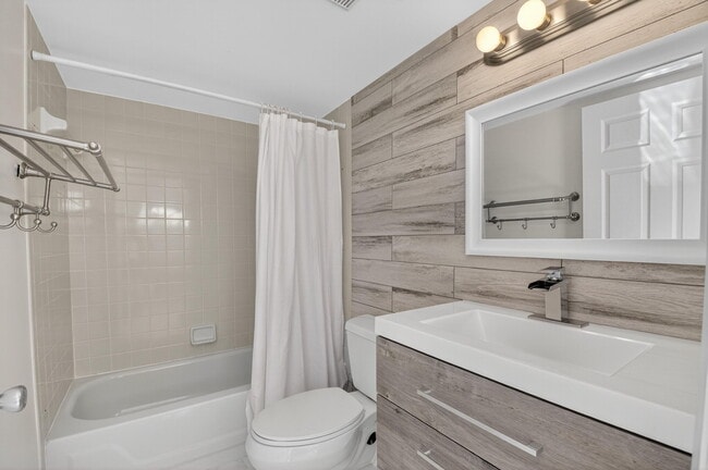 Building Photo - 4310 Village Dr