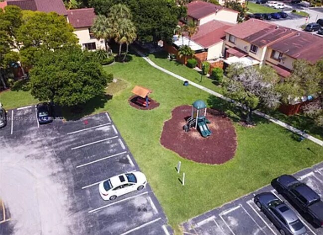 Building Photo - 4000 Del Rio Way