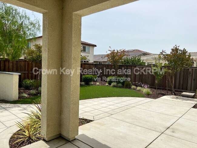 Building Photo - 2254 Middlebury Dr