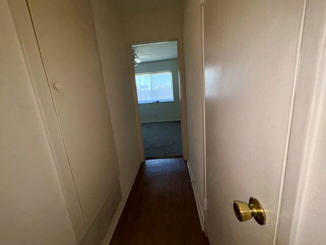 Building Photo - 4 Bed / 2 Bath Home for Rent in Huntington Beach