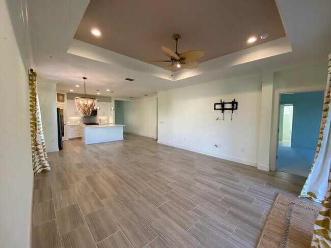 Building Photo - 16966 Rosedown Glen