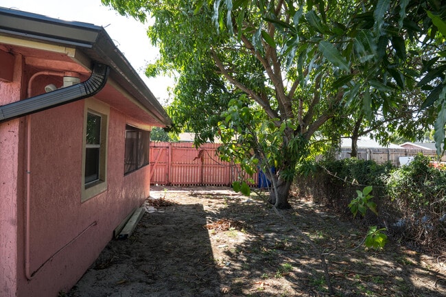 Building Photo - 231 NW 20th St