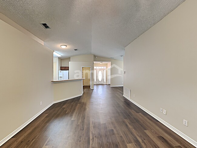 Building Photo - 6253 Ironside Dr N