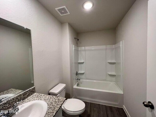Building Photo - 2048 E Velvet Pl