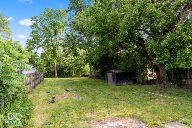 Building Photo - 4923 E University Ave