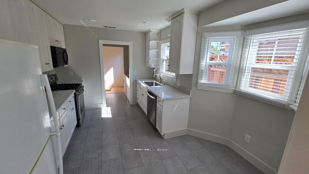 Kitchen - 740 Locust St