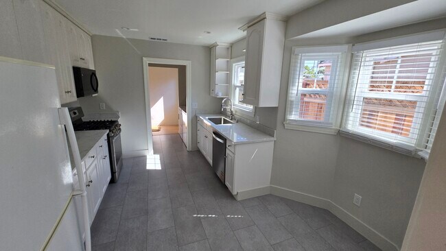 Kitchen - 740 Locust St