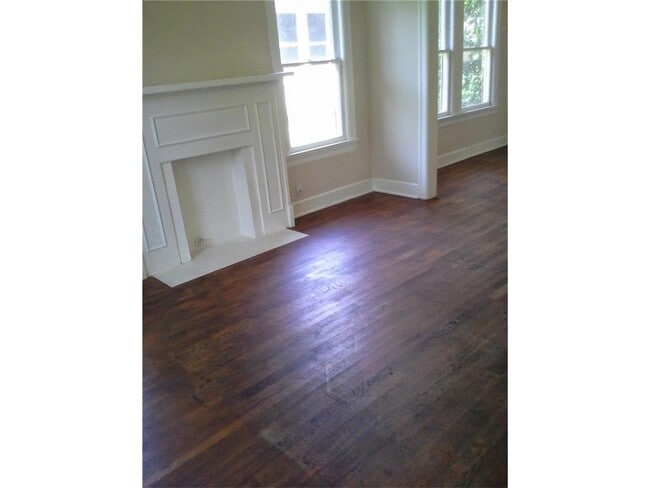 Building Photo - 1000 E 44th St