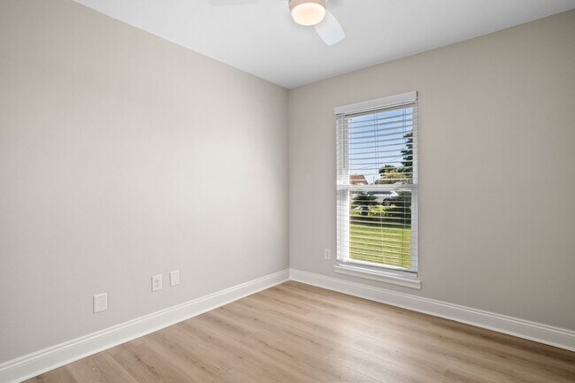 Building Photo - 4570 Yacht Harbor Dr
