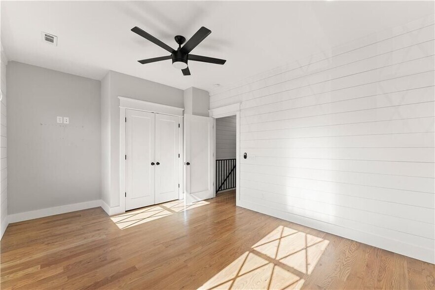 Building Photo - 35 Cottonwood St