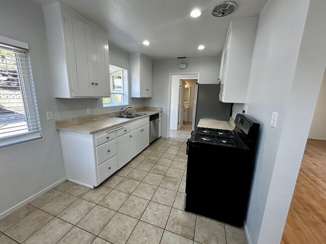 Building Photo - 4830 Elsa Rd