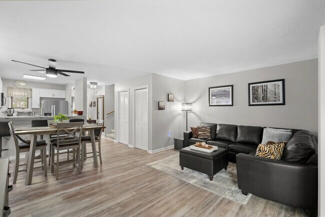 Building Photo - 4088 Fairway Lakes Dr