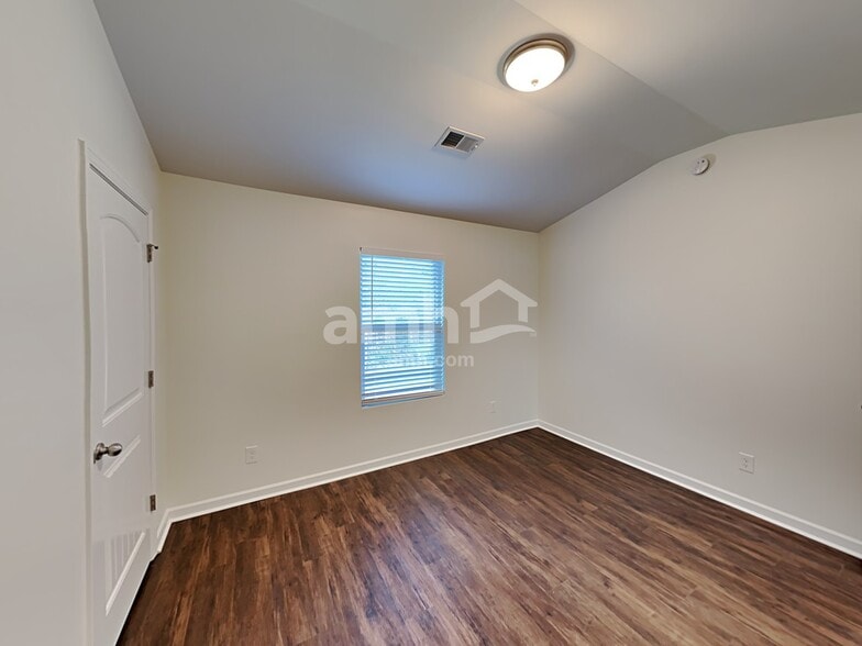 Building Photo - 351 Shady Glen