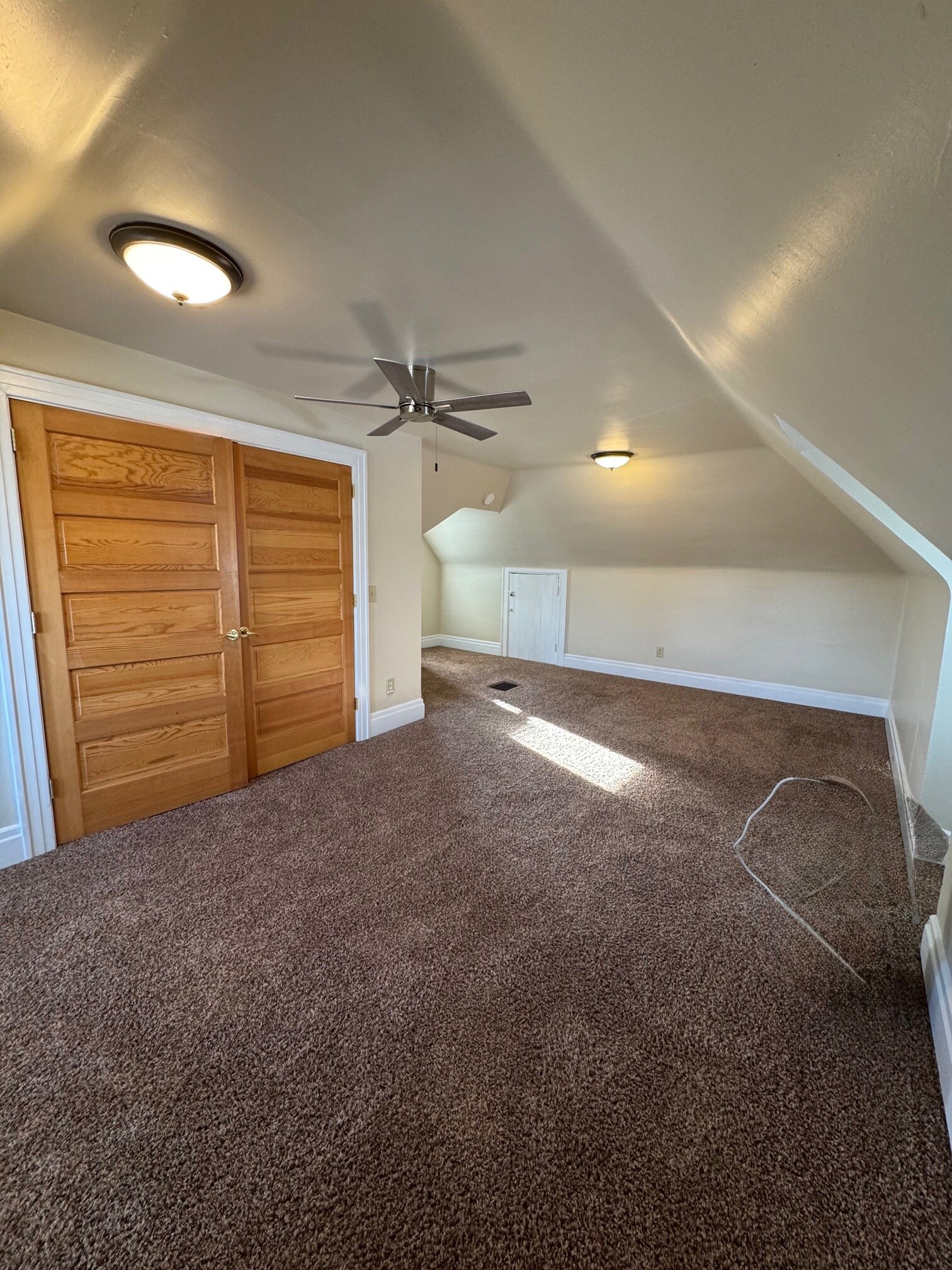 Building Photo - 442 Oneida St