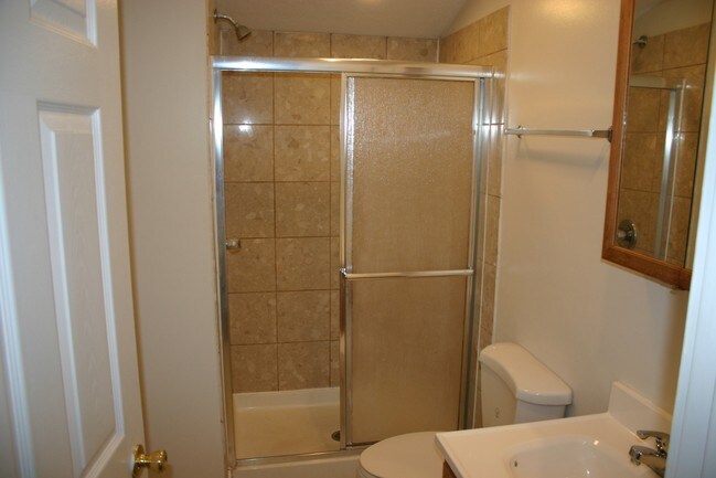 Building Photo - 1986 Summit St