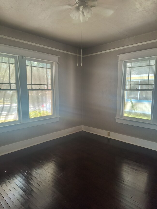 Building Photo - 2804 S Cherry St