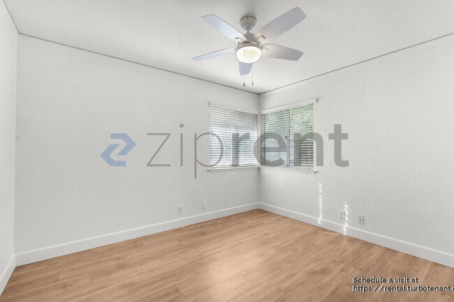 Building Photo - 2275 La Mesa Ct