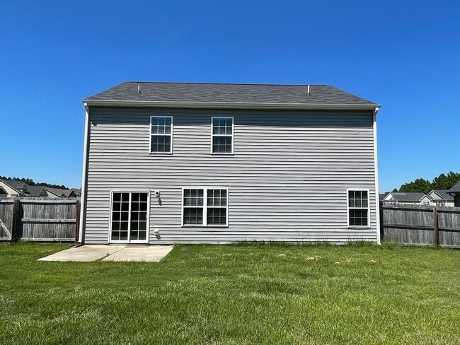 Building Photo - Lovely 5 Bed 3 Bath Home with Community Am...