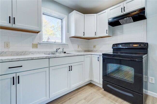 Building Photo - 304 Zuber Rd