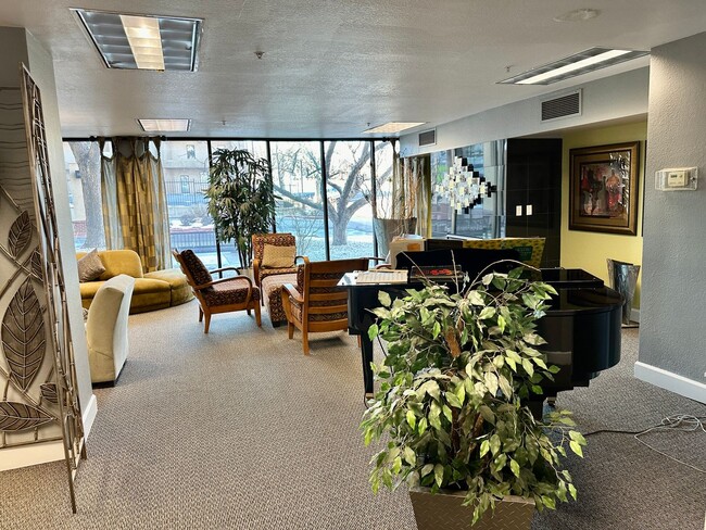 Building Photo - 1 Bedroom at Citywalk Downtown with Utilities Included!!