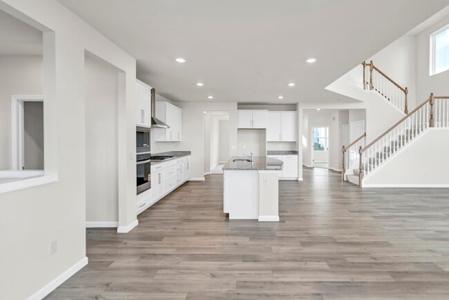 Building Photo - 668 Branson Dr