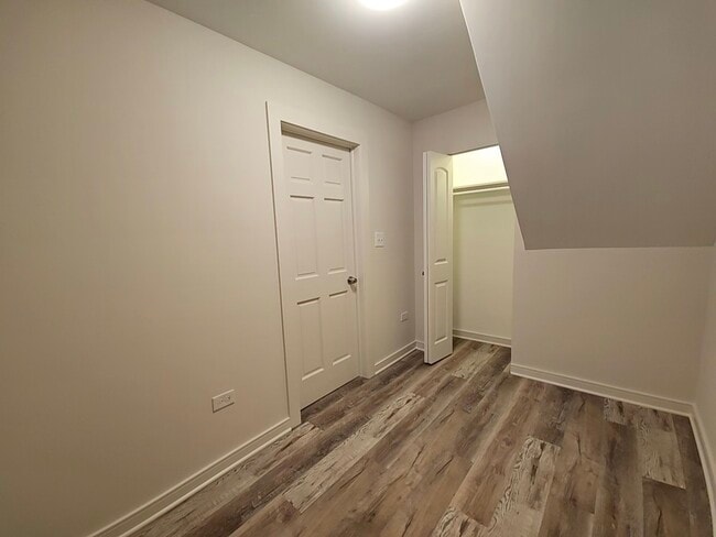 Building Photo - 2216 W 21st Pl