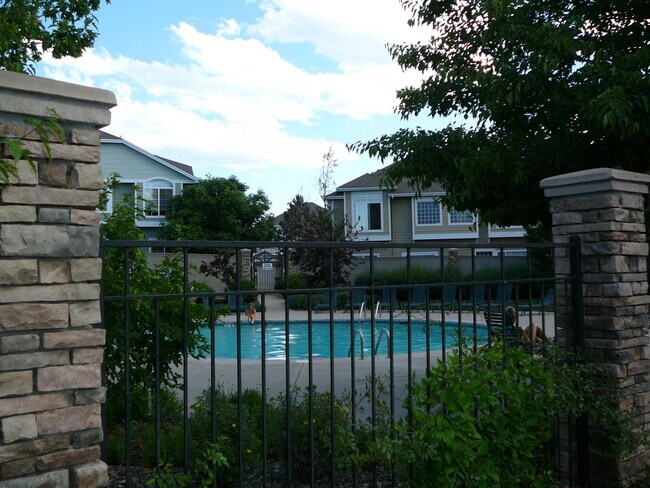 Building Photo - Stunning Highlands Ranch Townhome