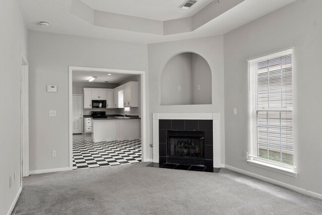 Building Photo - Nice 3 Bed 2 Bath Home! Available Now!