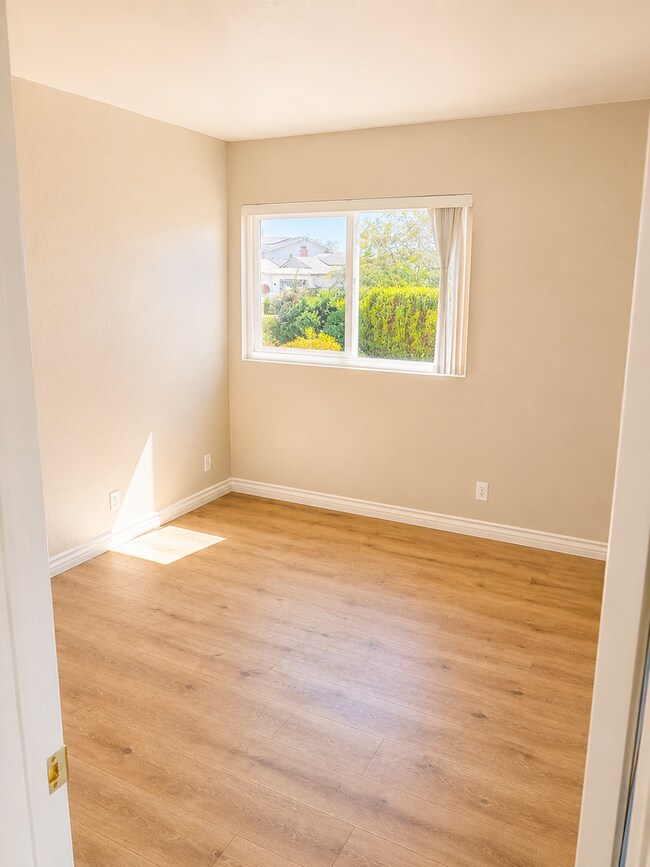 Building Photo - Beautiful Single-Story Home in the Desirable San Carlos Neighborhood