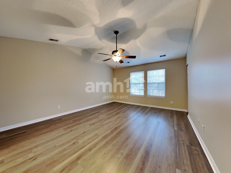 Building Photo - 110 Macallan Ct