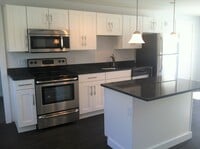 Building Photo - 158 Main St