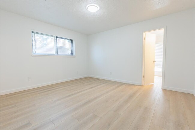 Building Photo - 8311 Quail Burg Ln