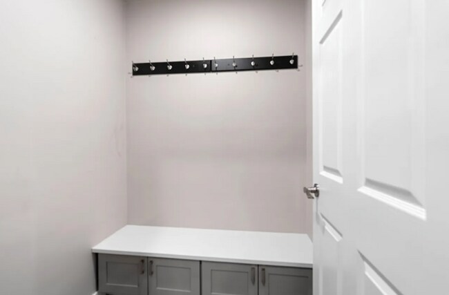 Building Photo - 4 Bedroom- 2.5 Bathroom New Build Duplex- Pulaski!