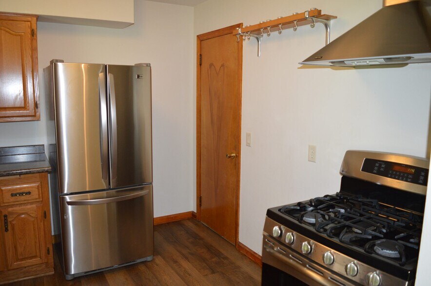 Building Photo - 7014 University Ave