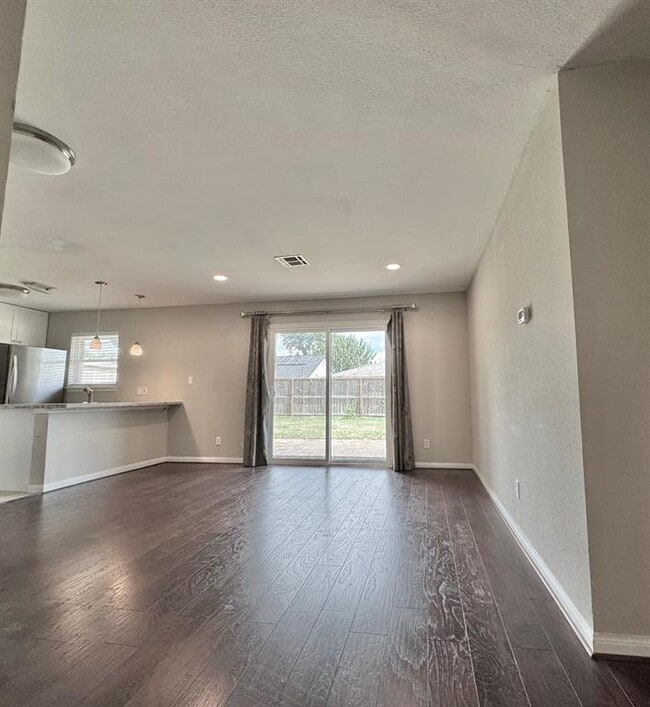 Building Photo - 5518 Viking Dr