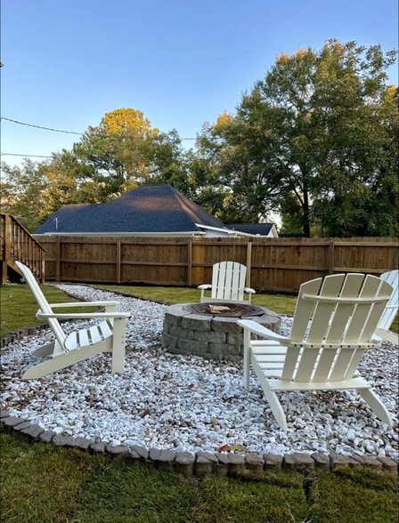 Building Photo - 240 Laurel Ave SW