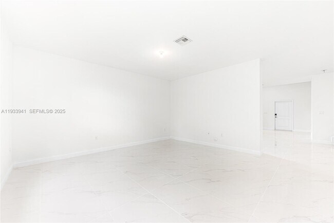 Building Photo - 2209 SE 30th St