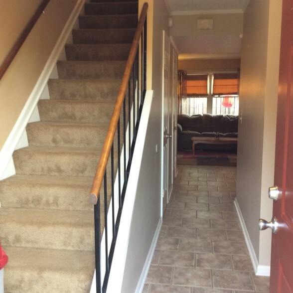 Building Photo - 3000 Golden Rd