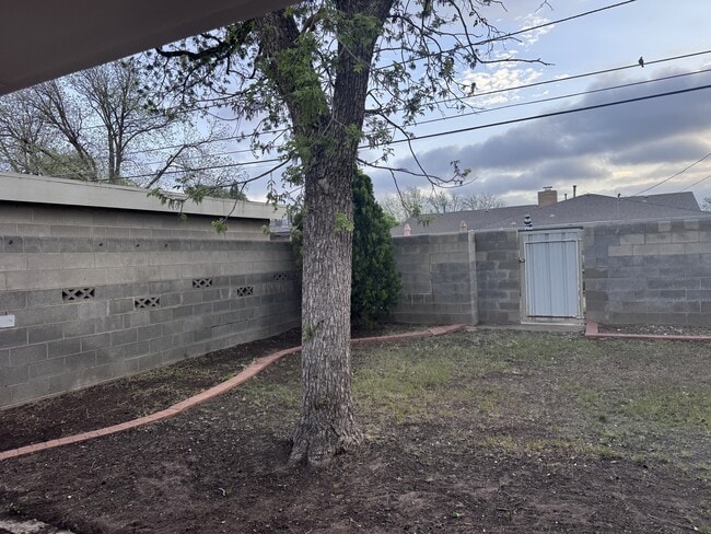 Building Photo - 2118 Westbrook Ave