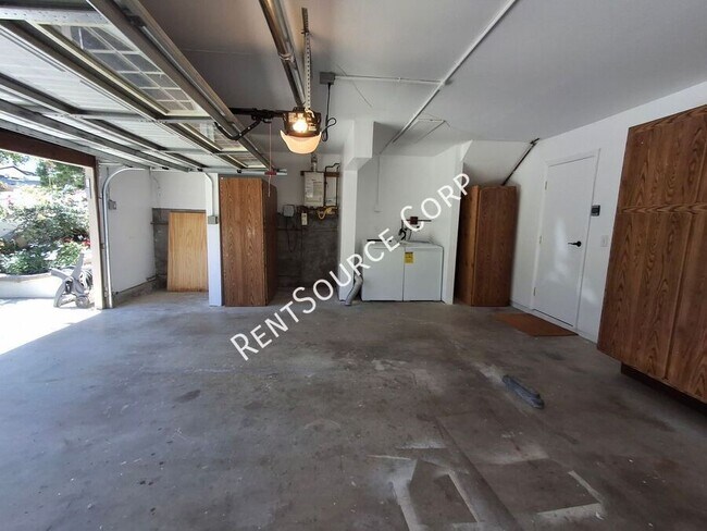 Building Photo - 26421 Torrey Pines Dr