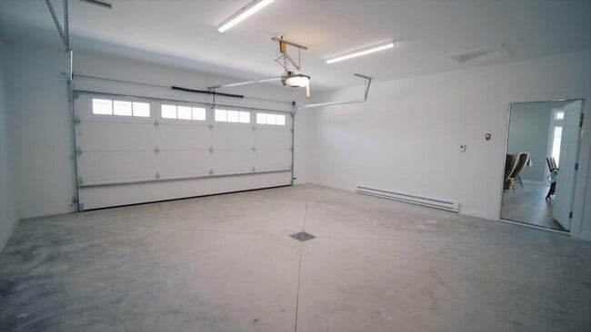 Building Photo - 812 Parkside Ln