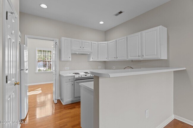 Building Photo - 903 Shelton Ct